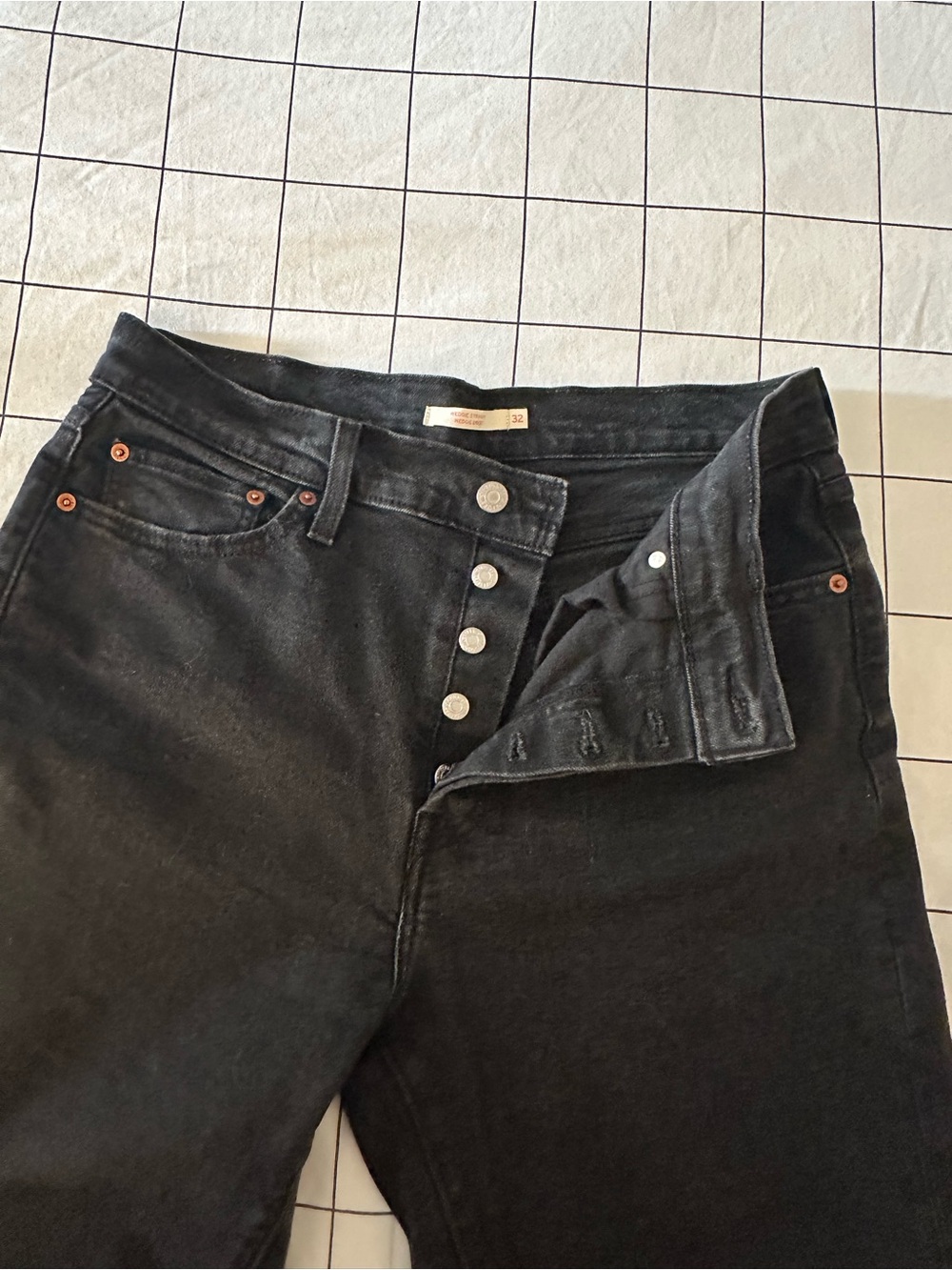 Levi's Wedgie Straight Leg Women's Jeans in Black 32 - Picture 8 of 14